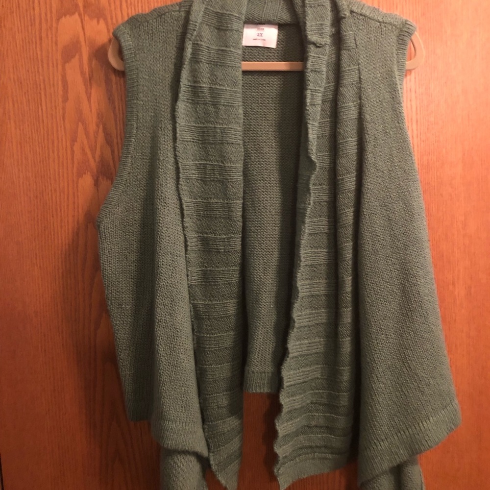 Sweater vest